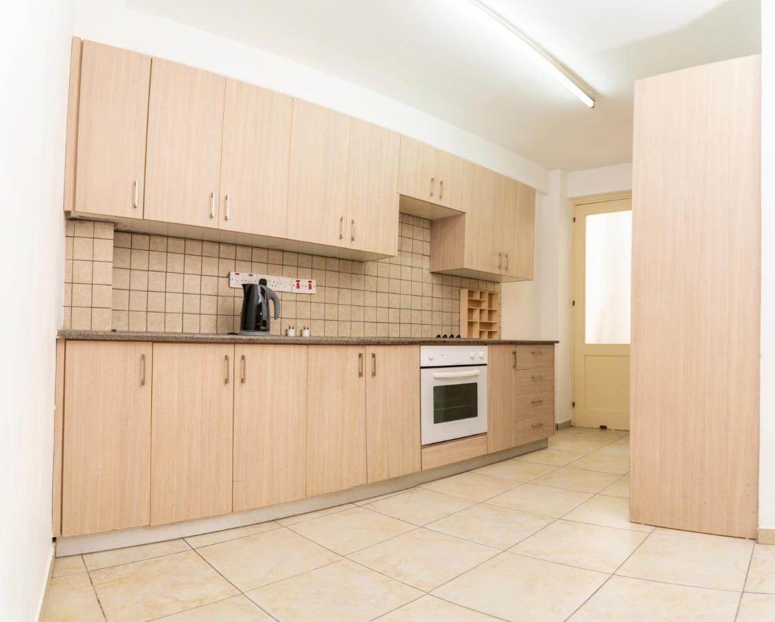 Private Room In Shared Flat 니코시아 외부 사진
