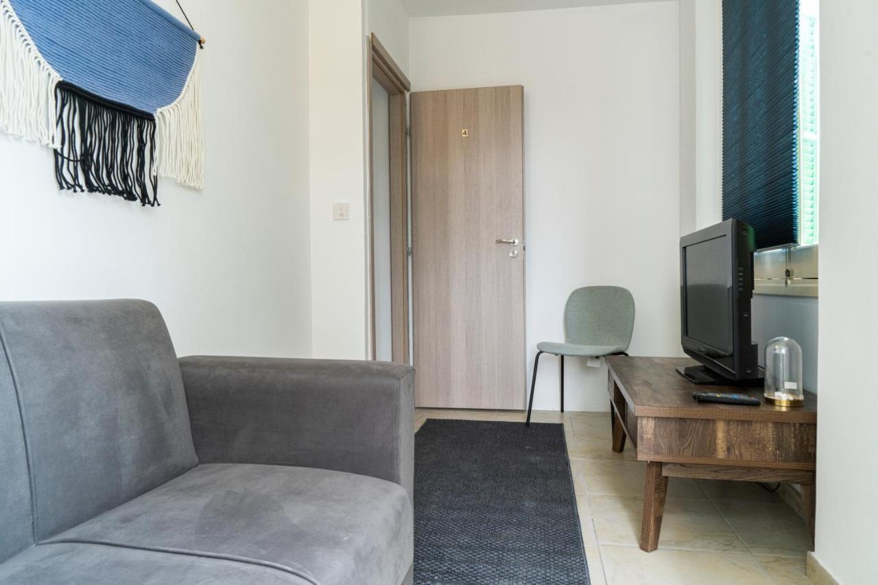 Private Room In Shared Flat 니코시아 외부 사진