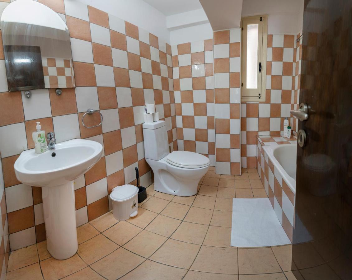 Private Room In Shared Flat 니코시아 외부 사진