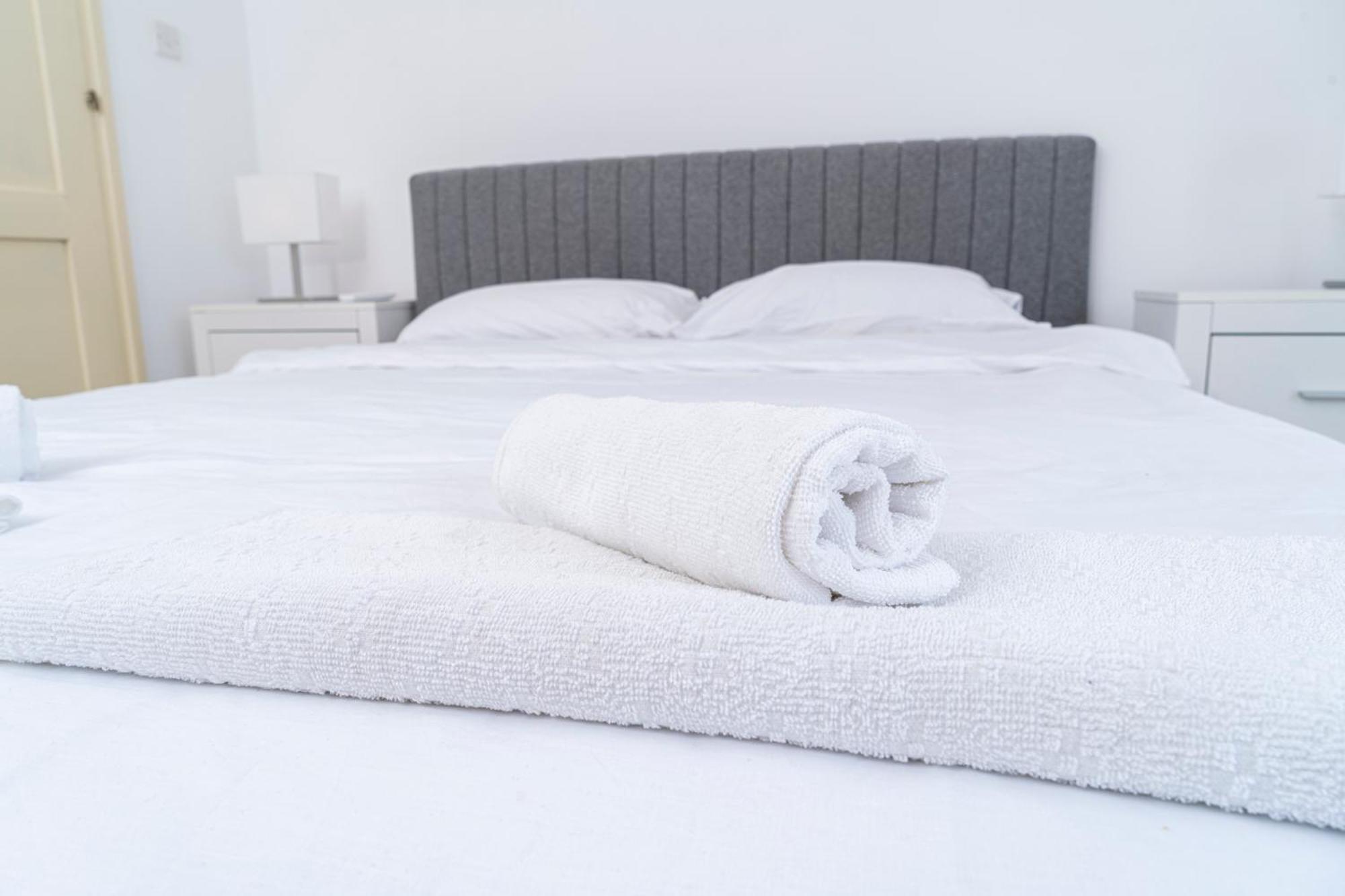 Private Room In Shared Flat 니코시아 외부 사진